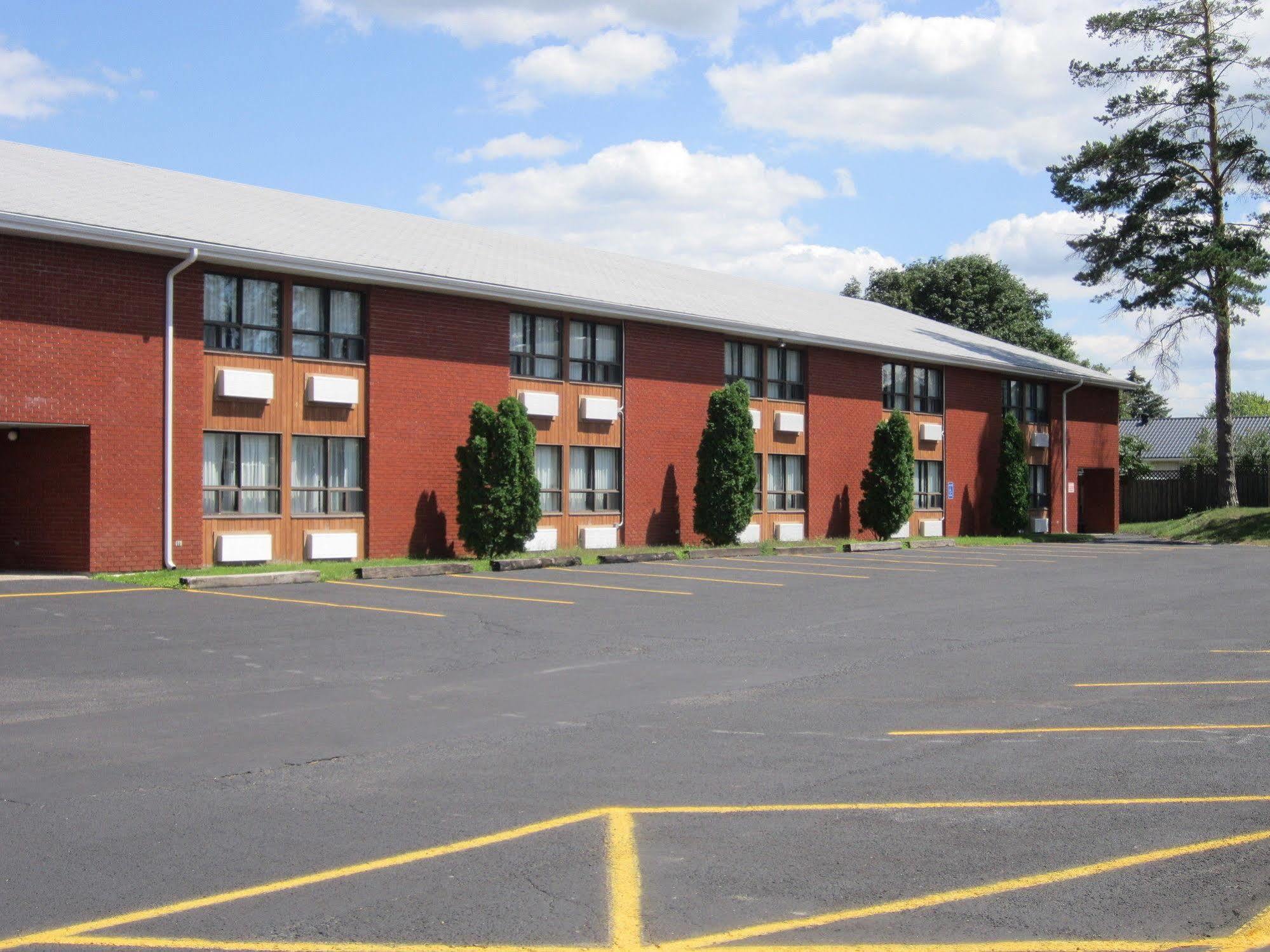 Red Pine Inn & Conference Centre Alliston Kültér fotó